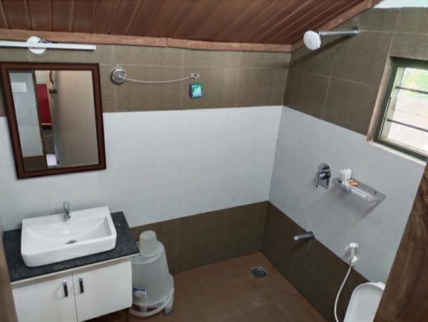 Coorggavadana Hotel Madikeri Buitenkant foto